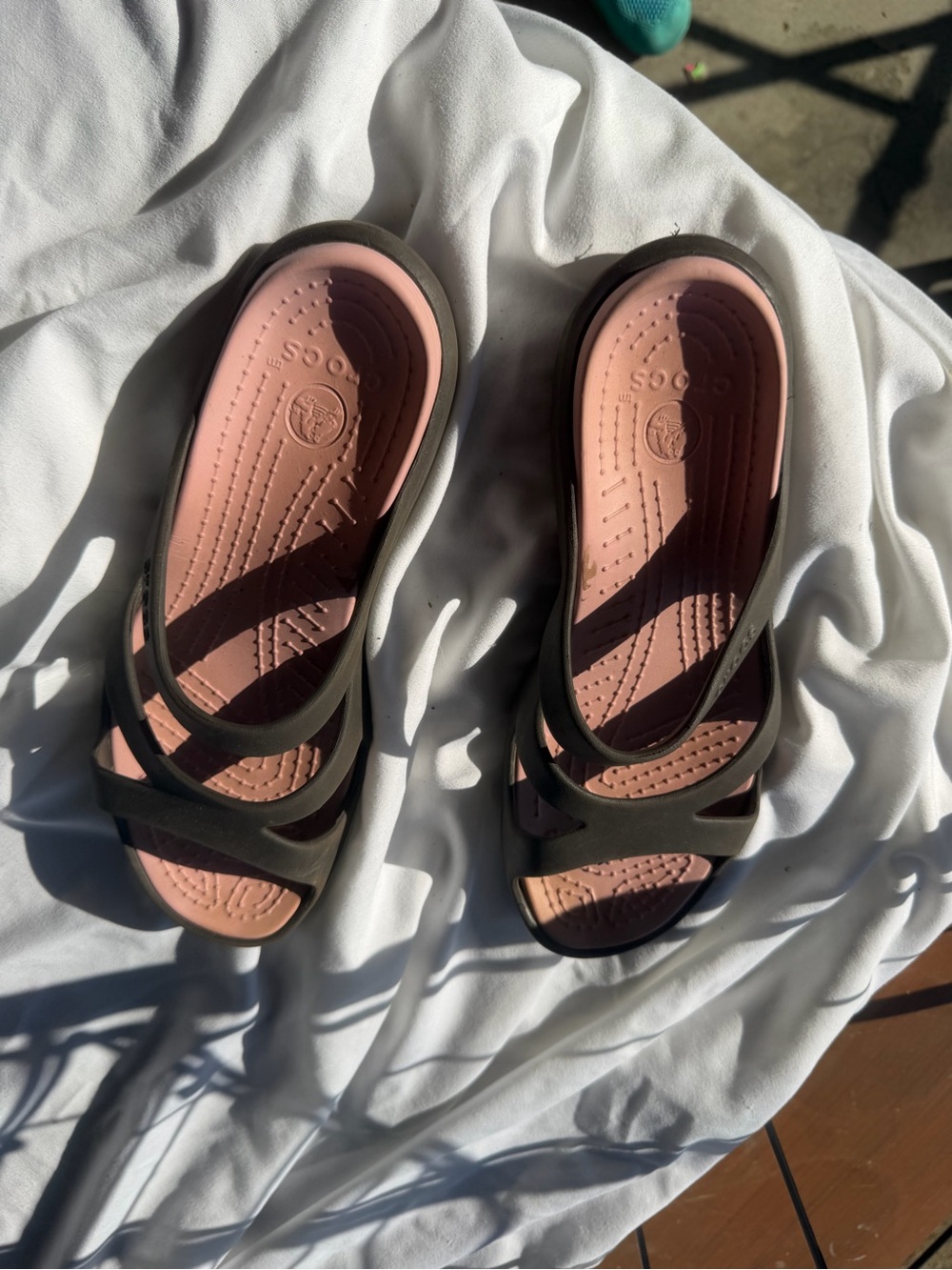 CROCS Women's Pink Footbed Black Strappy Slip-On Sandals